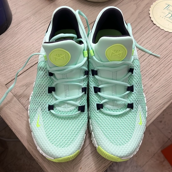 NWT: Nike Men's size 10 Free Metcon 4 workout shoes in Mint Foam/ Barely Green - Picture 4 of 7